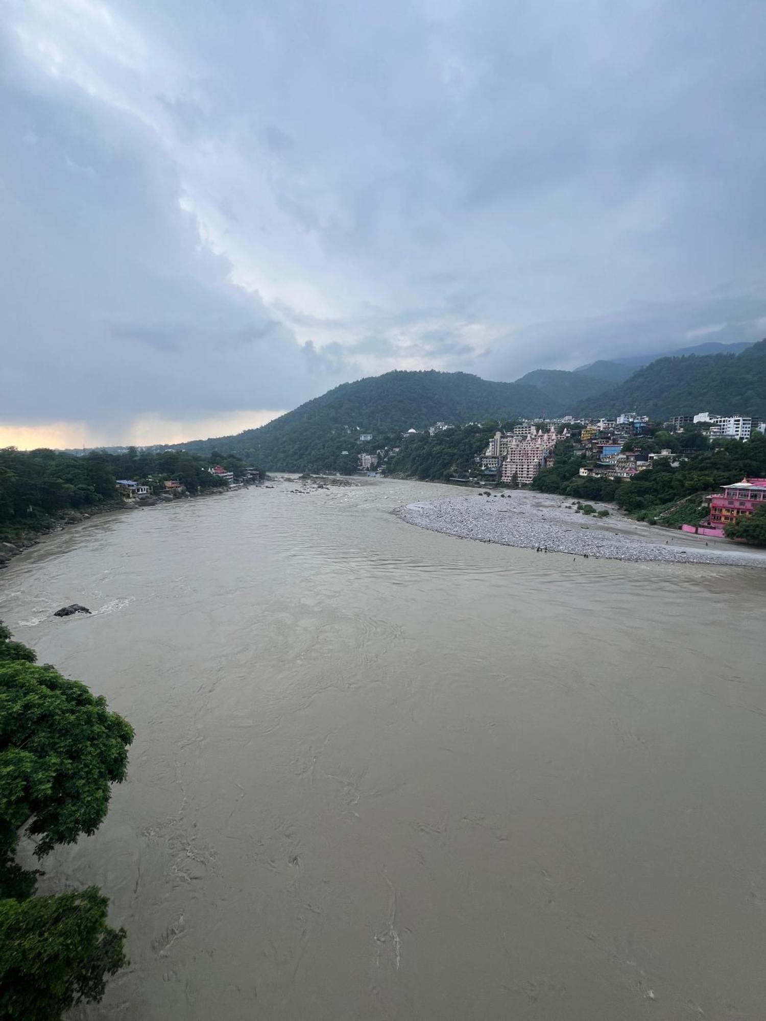 Joey'S By The Ganges Hostel Rishikesh Bagian luar foto